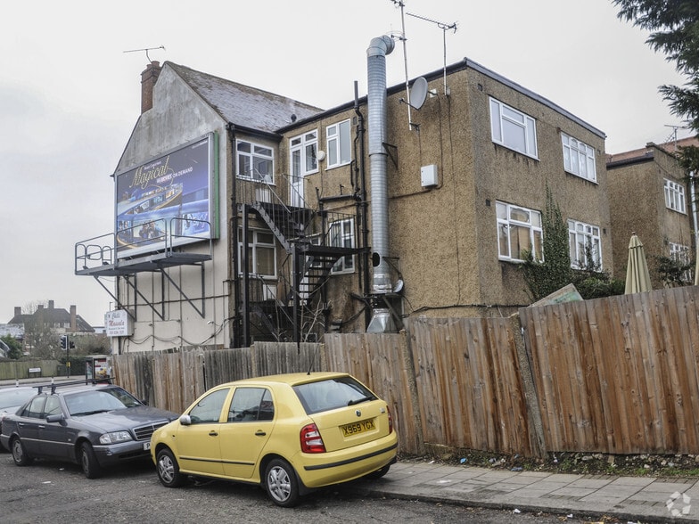 274 Kingsbury Rd, Londres à louer - Photo du bâtiment - Image 3 de 4