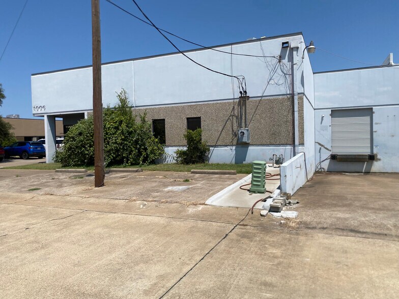 1006 Oakmead Dr, Arlington, TX for sale - Building Photo - Image 2 of 10