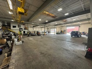 4451 W Kinzie St, Chicago, IL for lease Interior Photo- Image 1 of 2