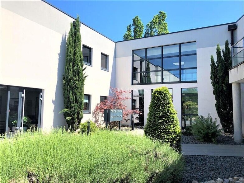 Office in Entzheim for sale - Building Photo - Image 1 of 9