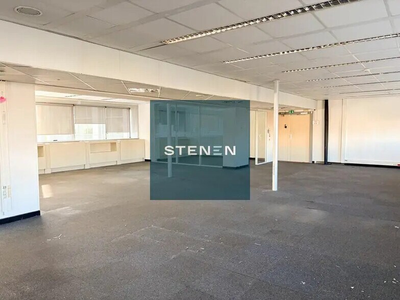 Office in Marseille for lease - Interior Photo - Image 3 of 7