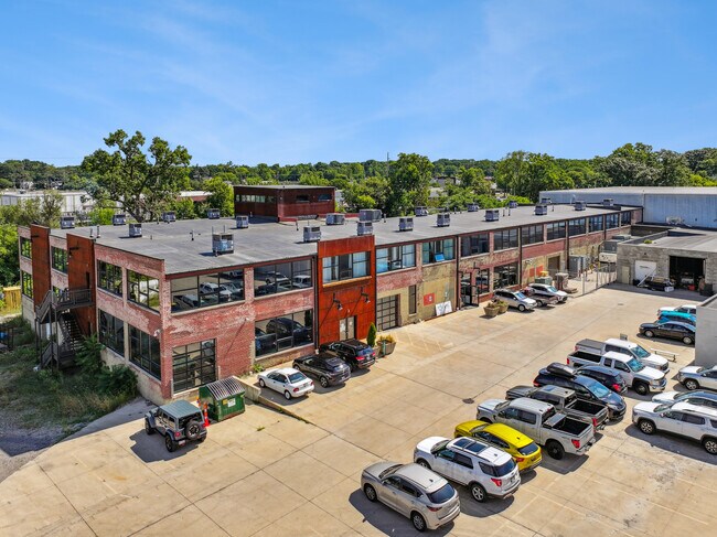 Plus de détails pour 701 E South St, Lansing, MI - Industriel à vendre