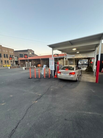 313 7th Ave, Beaver Falls, PA à vendre - Photo du bâtiment - Image 2 de 4