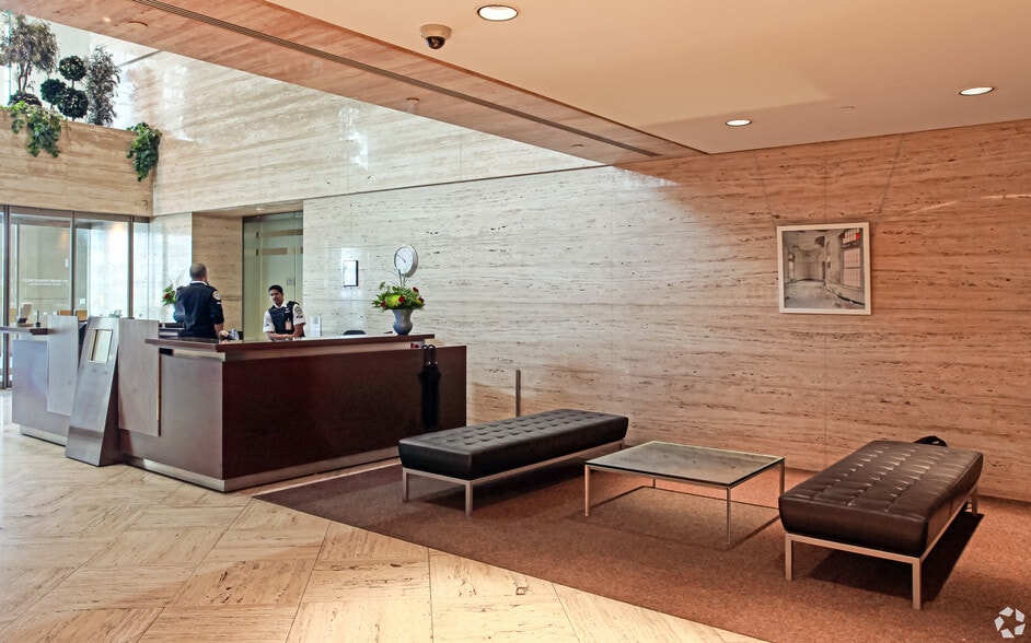 277 Front St W, Toronto, ON for lease - Lobby - Image 3 of 8