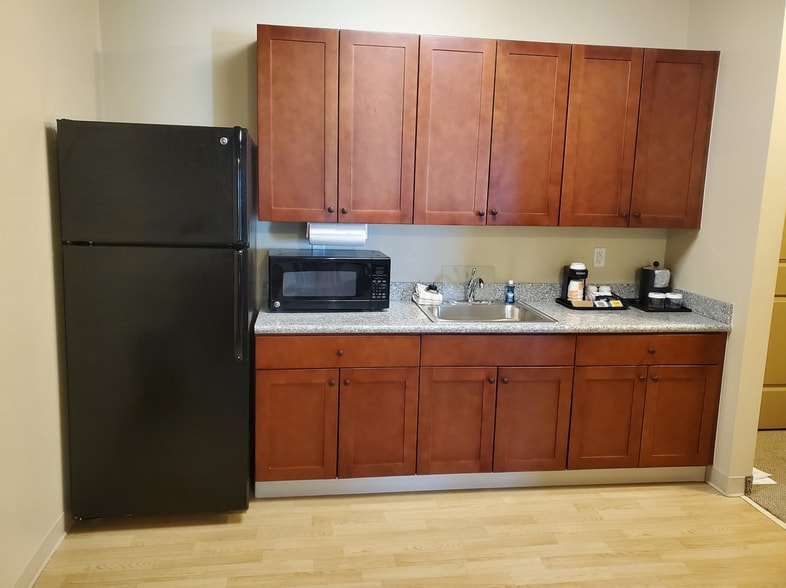 1505 15th Ave W, Williston, ND for sale - Interior Photo - Image 3 of 7