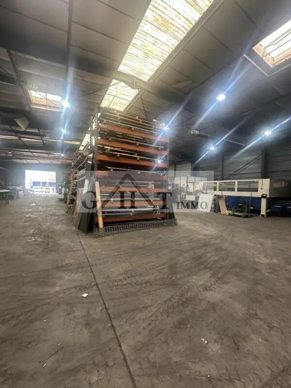 Industrial in Montreuil for sale Building Photo- Image 1 of 4