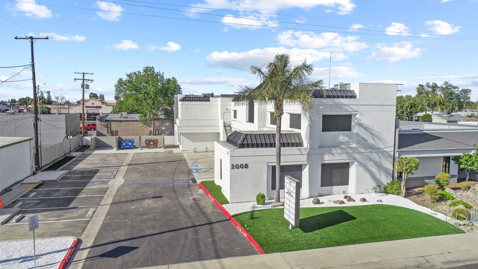 2008 W Dorothea Ave, Visalia, CA for sale - Building Photo - Image 2 of 39