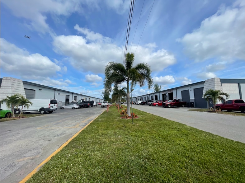 7641 Hooper Rd, West Palm Beach, FL for lease - Building Photo - Image 2 of 8