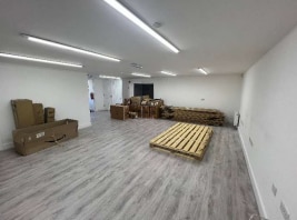 291 Wakefield Rd, Lepton for lease Interior Photo- Image 1 of 2