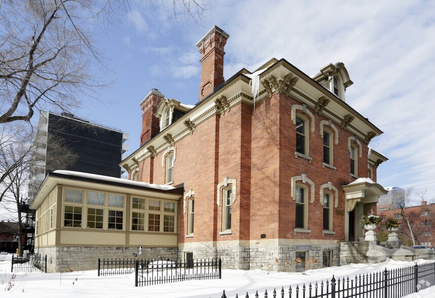 236 Metcalfe St, Ottawa, ON à louer - Photo du bâtiment - Image 3 de 4
