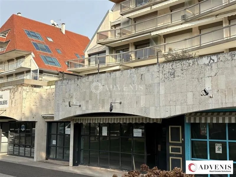 Retail in Le Touquet-Paris-Plage for lease Building Photo- Image 1 of 6