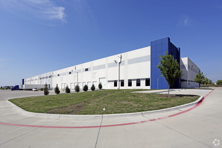 2300 Arbrook Blvd, Arlington, TX à louer - Photo du bâtiment - Image 2 de 24