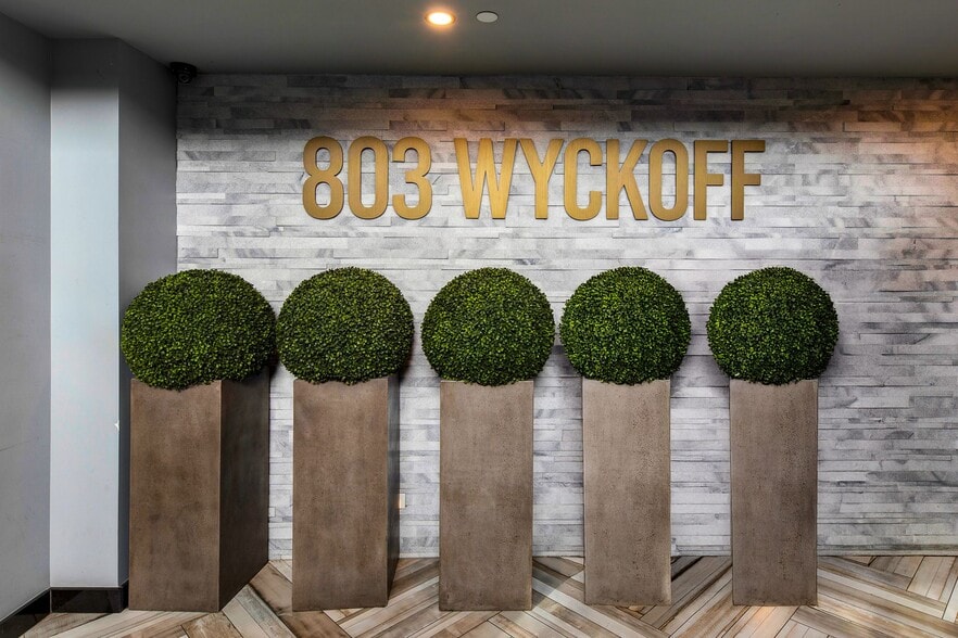 801 Wyckoff Ave, Ridgewood, NY for sale - Interior Photo - Image 2 of 6