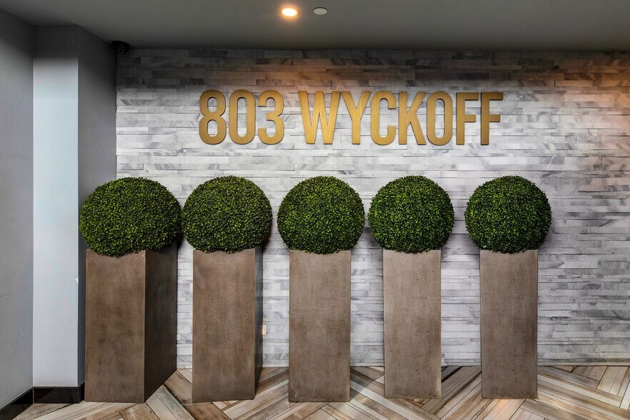 801 Wyckoff Ave, Ridgewood, NY à vendre - Photo intérieure - Image 2 de 6