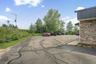 1428 2nd St N, Sauk Rapids, MN for lease Interior Photo- Image 2 of 13