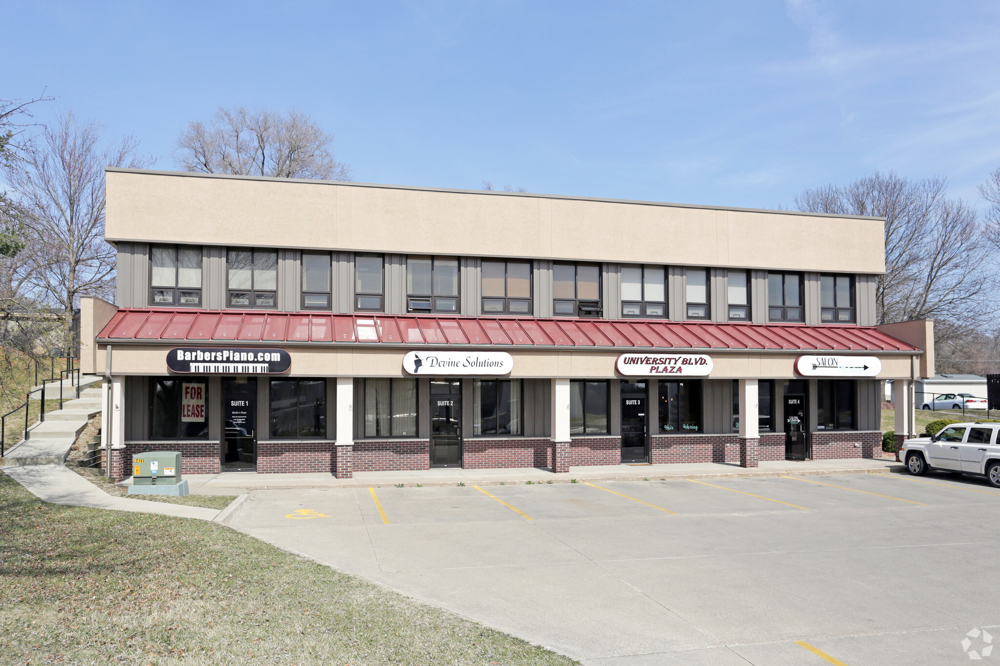 8435 University Blvd, Clive, IA for sale Primary Photo- Image 1 of 1