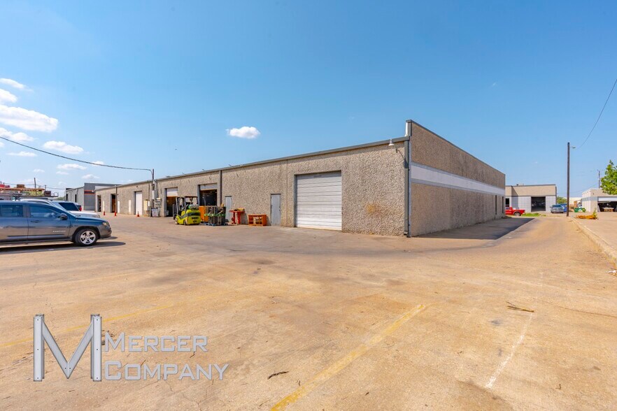 10860-10880 Alder Cir, Dallas, TX à louer - Photo du bâtiment - Image 2 de 5