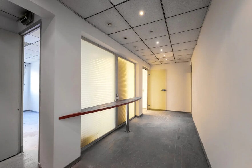 Office in Aix-en-Provence for lease - Interior Photo - Image 2 of 6