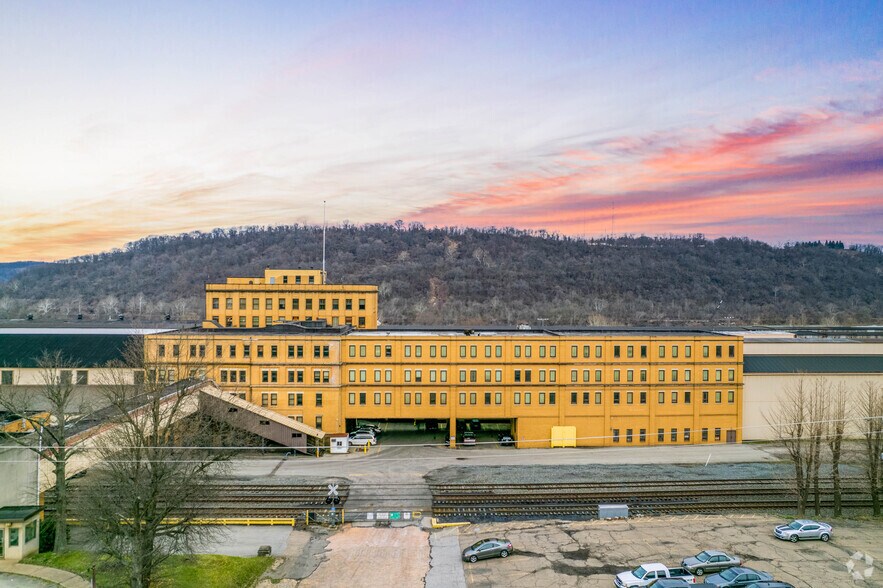 601 W 7th Ave, Homestead, PA à vendre - Photo du bâtiment - Image 3 de 6