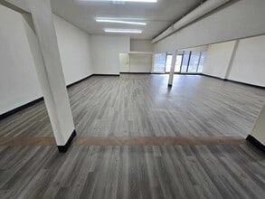 9727-9743 Somerset Blvd, Bellflower, CA à louer Photo intérieure- Image 1 de 2