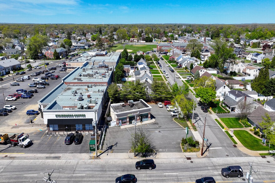 4303 Merrick Rd, Massapequa, NY à louer - Photo du bâtiment - Image 1 de 3