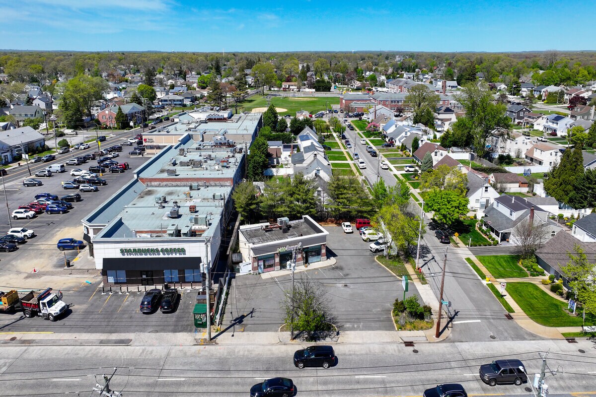 4303 Merrick Rd, Massapequa, NY for lease Building Photo- Image 1 of 4