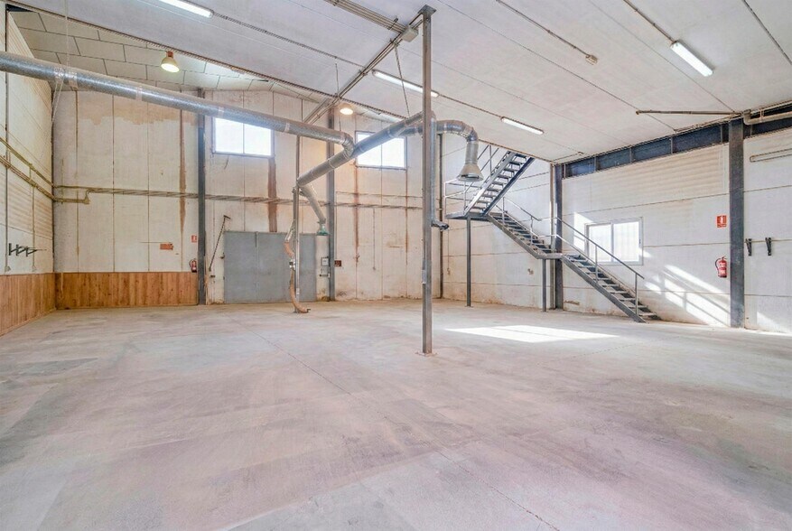 Industriel dans Peligros à vendre - Photo du bâtiment - Image 2 de 27