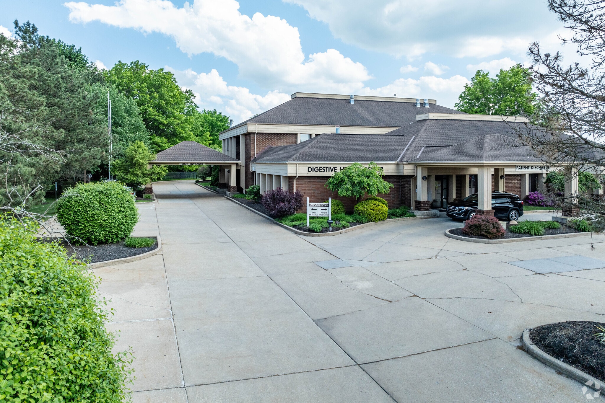 570 White Pond Dr, Akron, OH for lease Primary Photo- Image 1 of 6