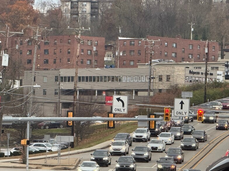 1665 Washington Rd, Pittsburgh, PA for lease - Building Photo - Image 1 of 4