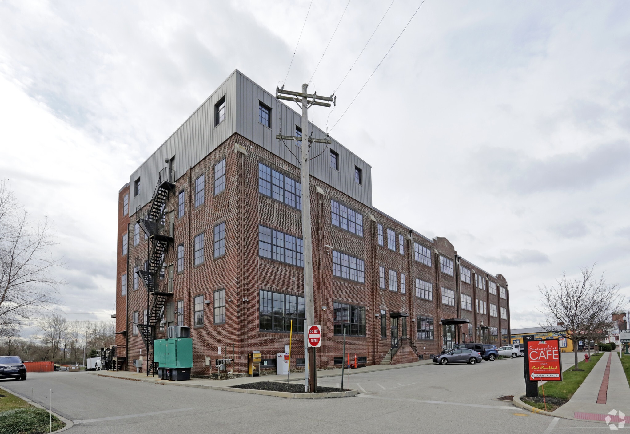 910 E Main St, Norristown, PA for lease Primary Photo- Image 1 of 16