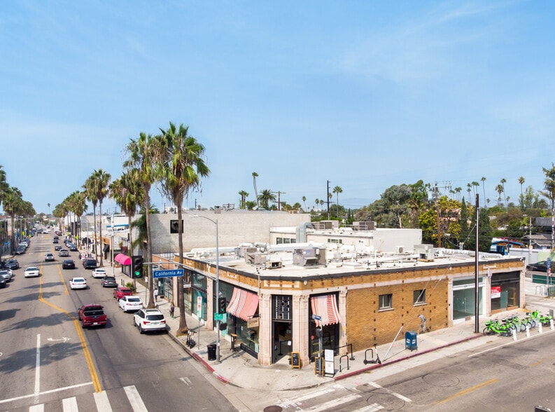1349-1357 Abbot Kinney Blvd, Venice, CA for lease - Building Photo - Image 3 of 9