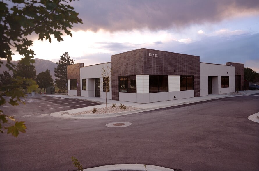 10738 S Beckstead Ln, South Jordan, UT for lease - Building Photo - Image 2 of 2