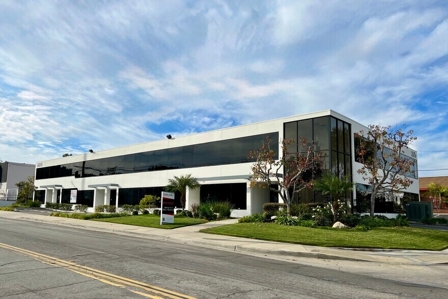 2675 Junipero Ave, Signal Hill, CA à louer - Photo du bâtiment - Image 2 de 19