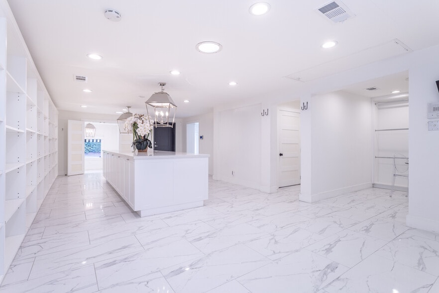6017 Melrose Ave, Los Angeles, CA for lease - Building Photo - Image 2 of 34