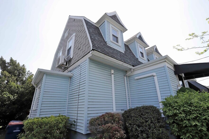 66 Rockdale Ave, New Bedford, MA à vendre - Photo du bâtiment - Image 3 de 33