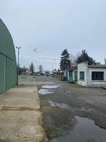 Flex in Santeny for lease - Building Photo - Image 3 of 6