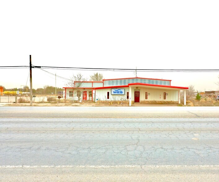 Texas Oilfield Service Portfolio portfolio of 14 properties for sale on LoopNet.ca - Primary Photo - Image 2 of 9