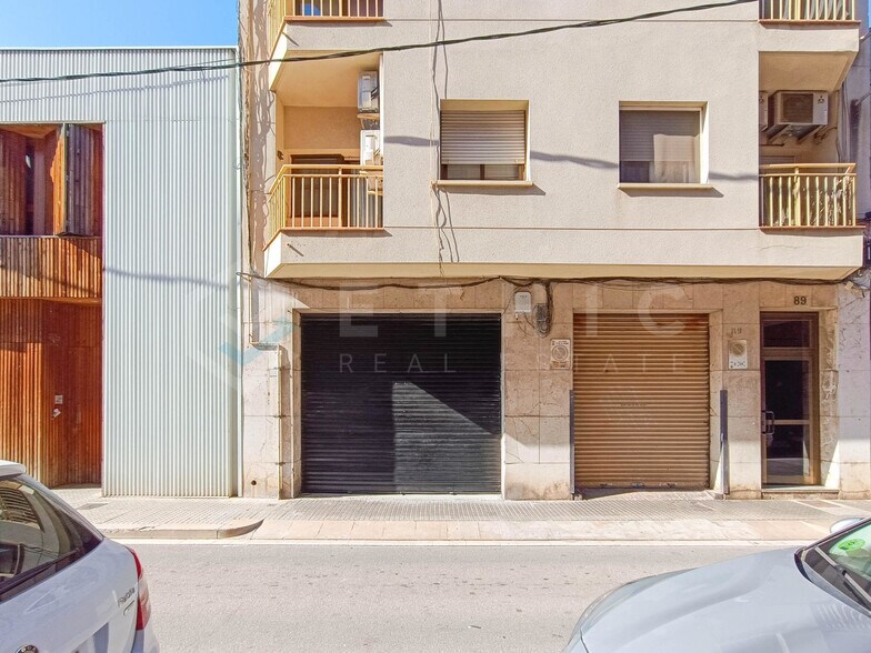 Immeuble residentiel dans El Prat de Llobregat, Barcelona à vendre - Photo du bâtiment - Image 1 de 4
