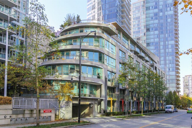 Plus de détails pour 1432 Hastings St W, Vancouver, BC - Bureau à vendre