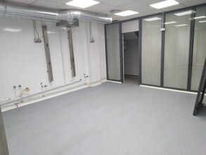 Retail in Palau-solità i Plegamans, Barcelona for lease Interior Photo- Image 2 of 11