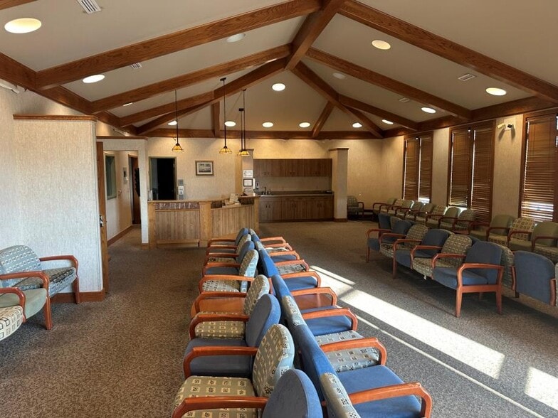 3625 Quail Ridge Dr, Winfield, KS for lease - Lobby - Image 3 of 6