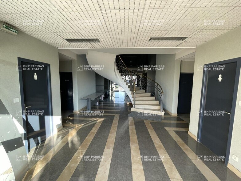 60 Rue Du Champ Des Cannes, Beaune à louer - Photo du bâtiment - Image 3 de 11
