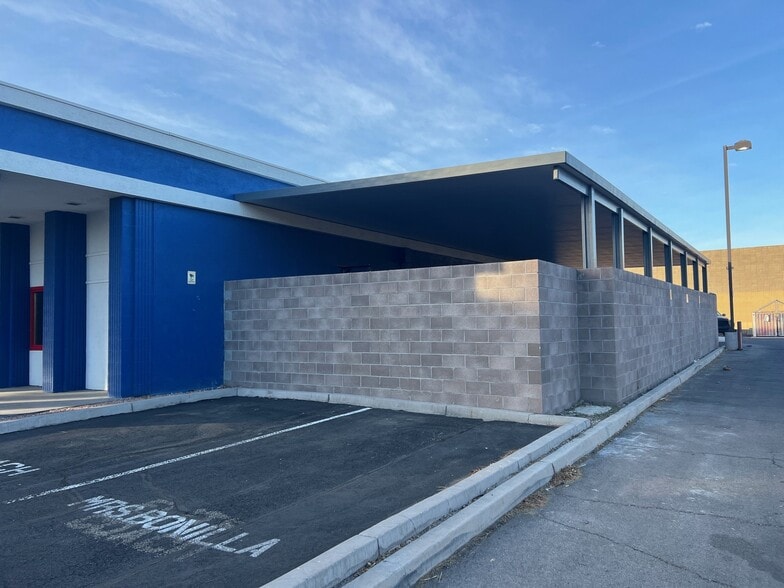 1176 Vegas Valley Dr, Las Vegas, NV for sale - Building Photo - Image 2 of 9