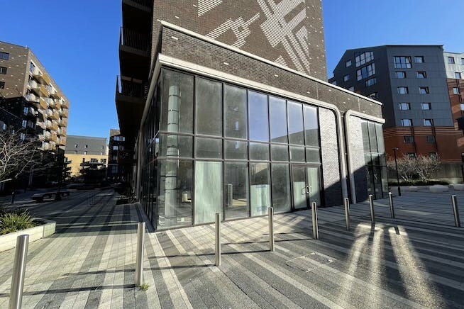 3 Vanguard Way, Londres à vendre - Photo du bâtiment - Image 3 de 7