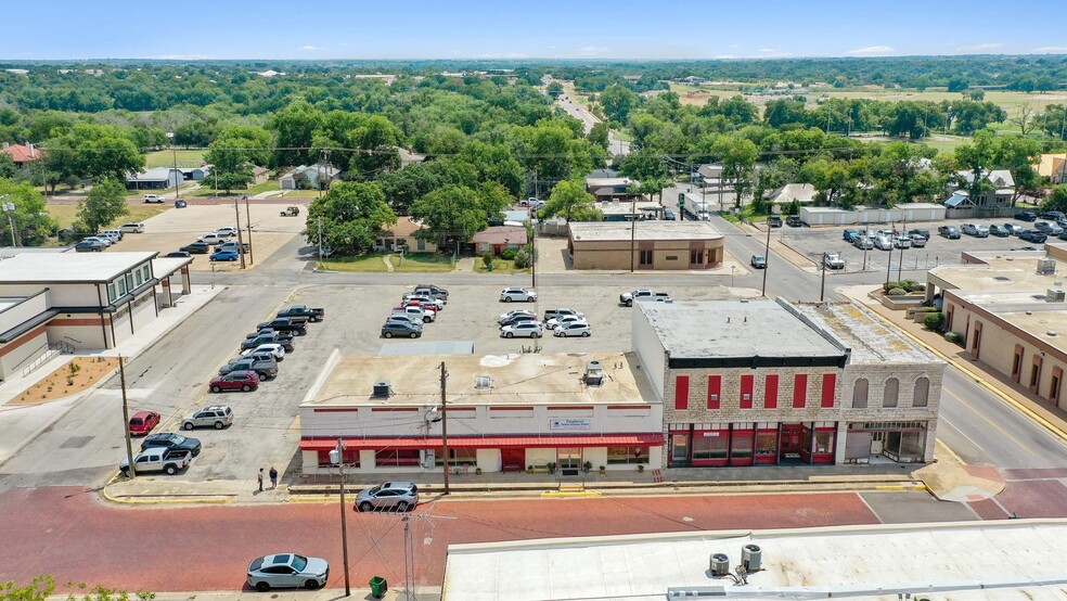 164 E College St, Stephenville, TX for sale - Primary Photo - Image 1 of 1