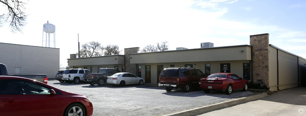 3630 W Pioneer Pky, Arlington, TX à louer - Photo du bâtiment - Image 3 de 5
