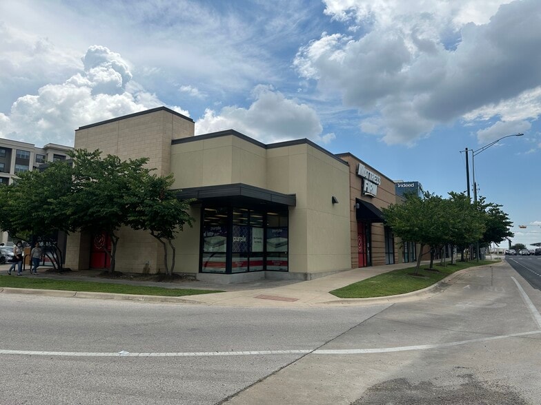 Shops at Domain portfolio of 2 properties for sale on LoopNet.ca - Building Photo - Image 1 of 1