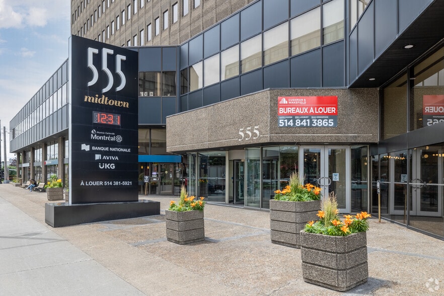 555 Rue Chabanel O, Montréal, QC for sale - Building Photo - Image 2 of 62