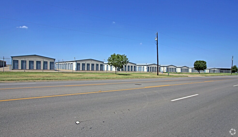 925 N Nolan River Rd, Cleburne, TX à vendre - Photo du bâtiment - Image 2 de 2