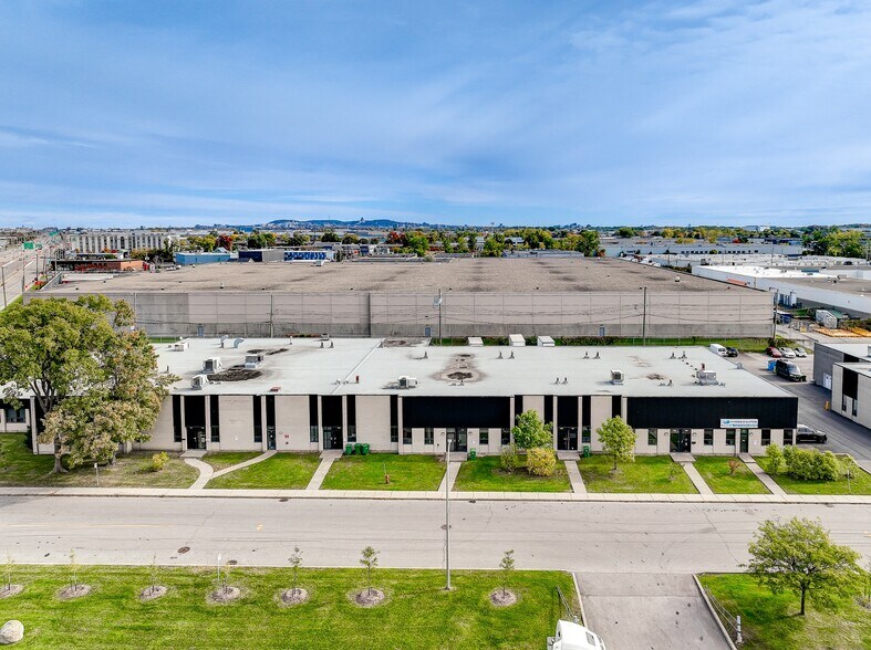 731-749 Av Meloche, Dorval, QC à louer - Photo du bâtiment - Image 1 de 8